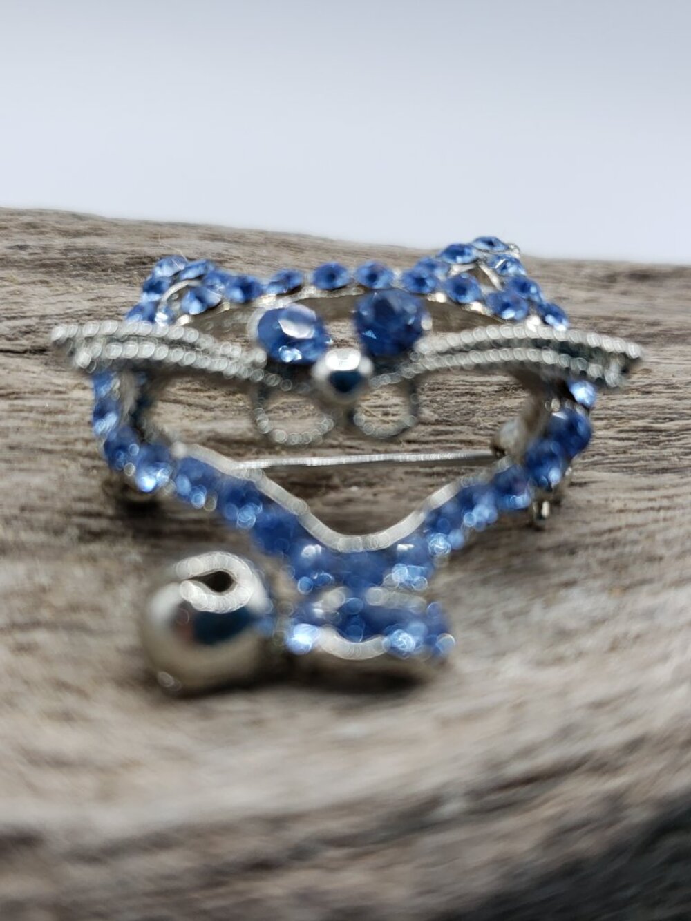Adorable Blue Rhinestone Cat Brooch Pin Outlined Head Kitten Kitty Silver Metal - Picture 2 of 7